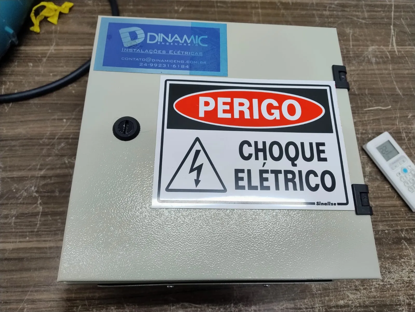 Montagem de caixa de distribuição